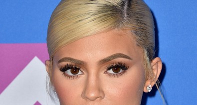 Ennyit Kylie Jenner szájáról, újra feltöltette a sztár