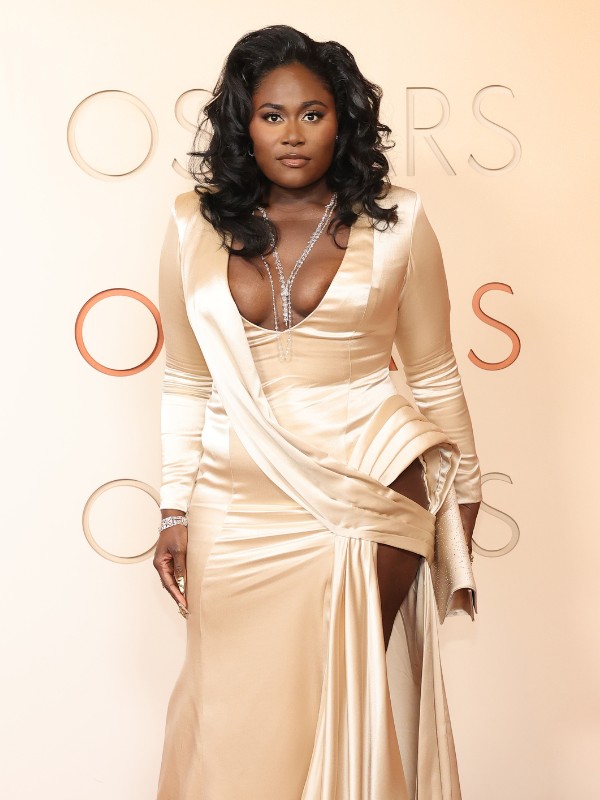 Danielle Brooks hollywood-i göndör fürtjei varázslatosan mutattak a színésznőn