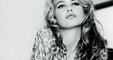 Claudia Schiffer 20 év után tér vissza