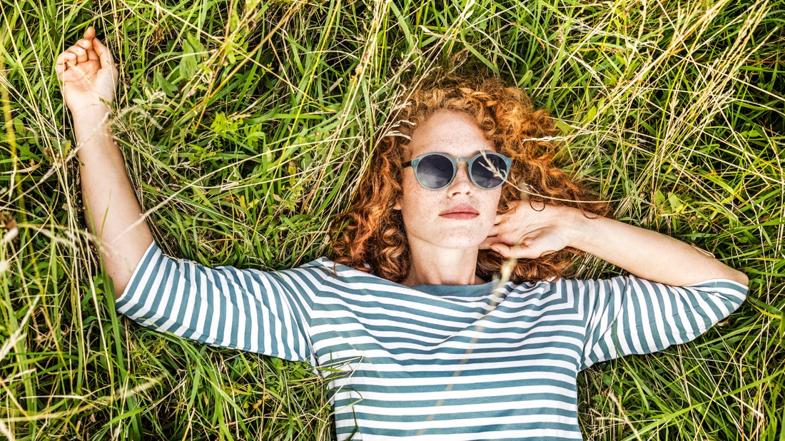 glamour self care fű pihenés