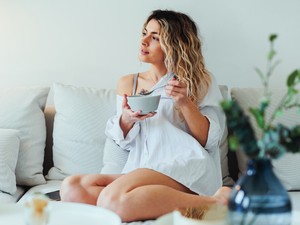 Ez a legnagyobb hiba, amit reggelizés közben elkövethetünk: a dietetikus szerint sürgősen változtatnunk kellene rajta