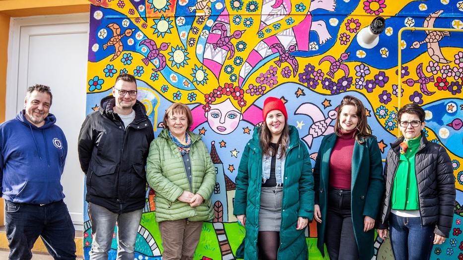 Balról jobbra: Tóth Bálint, az Északi Támpont Egyesület producere, Veress Tamás szociális vezető, L. Ritók Nóra, az Igazgyöngy Alapítvány alapítója, Kékesi Alexandra szociális szakértő, Chilton Flóra rendező, Kiss Papp Csilla rajztanár