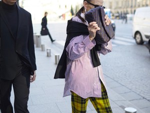 Wow! A Balenciaga új kampányát poparazzik elől menekülő nőkön fotózták