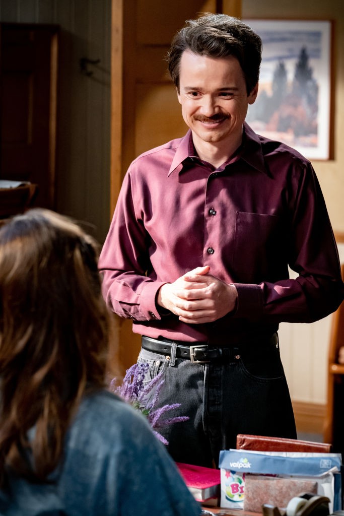 Emlékszel Carterre, Sam legjobb barátjára? A 39 éves Dan Byrd azóta kerüli a reflektorfényt és a vörös szőnyeges eseményeket, de a karrierje 2021-ben újabb fordulóponthoz érkezett: Az ifjú Sheldon című sikersorozatban tűnt fel. 