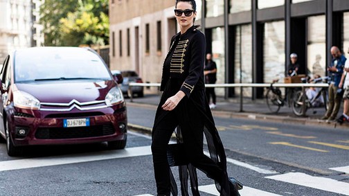 Március 15. - Itt jönnek huszárlányok a kifutón! Így inspirálja a magyar katonai viselet a divatvilágot