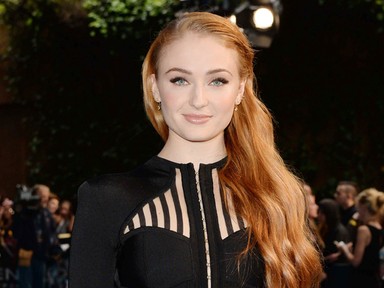 A Trónok harca vörös szépsége rettenetes ruhában mutatott bugyit