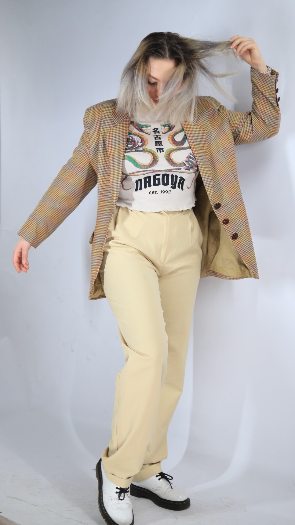 aZorka csütörtökön bézsben tündököl