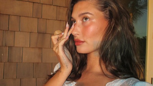 Hailey Bieber véletlenül elárulta a gyermeke nevét? Ebből következtettek rá a rajongók!