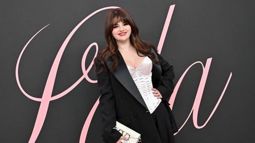 Selena Gomez pucéran posztolt a fürdőkádból, imádjuk az új korszakát