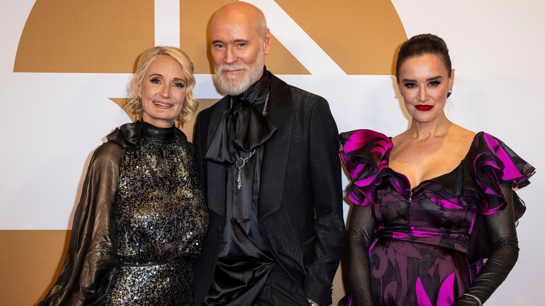 Lars Wallin1990-ben nyitotta meg divatházát Stockholmban, ezzel évtizedek óta ő testesíti meg az északi couture fogalmát