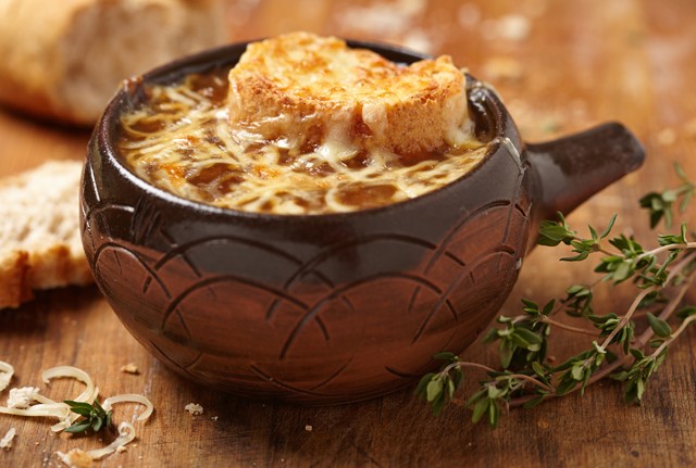 Dombai Laura családjának a kedvence: hagymaleves fokhagymás pirítóssal