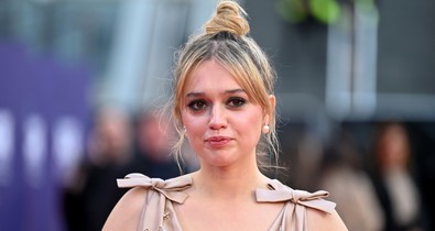 Szörnyen megalázták A Fehér Lótusz színésznőjét, Aimee Lou Wood zseniálisan vágott vissza a gyűlölködőknek