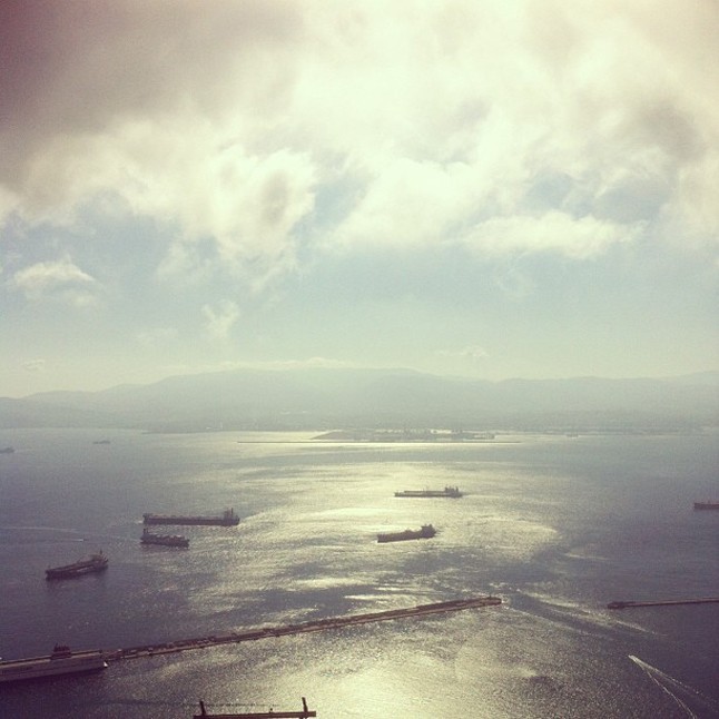 Sándor Sandra a Gibraltár-szorosnál nyaral.