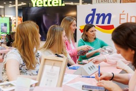 Ne hagyd ki a lakóhelyedhez közeli állomást a dm X GLAMOUR Beautytour-on! Igazi élmény, énidő, vidd a barátnődet, Édesanyádat, lányodat is!