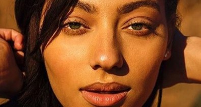 Felépült a rákból ez a 21 éves modell, és most újra a kifutóra állt