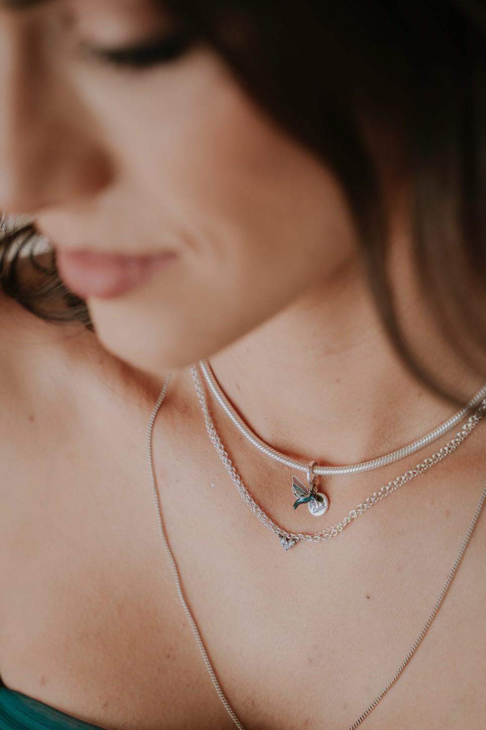 Gelencsér Timi, a Pandora magyarországi nagykövete elmesélte, hogy a kolibrihez fűződő személyes élménye miként kapcsolódik az ékszer jelentéséhez