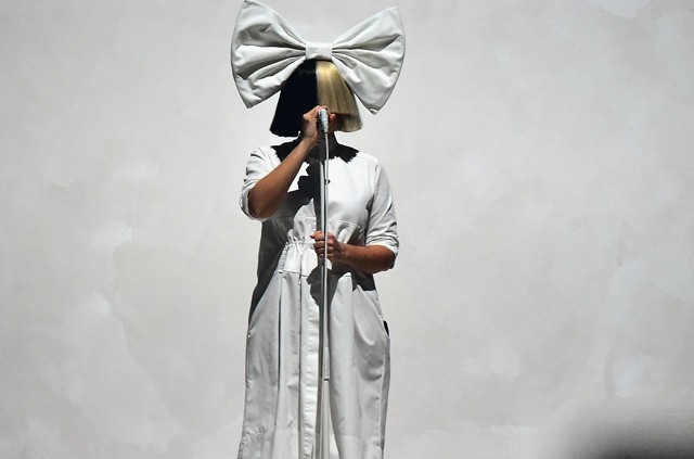 Sia az arcát és a mellét egyszerre mutatta meg!