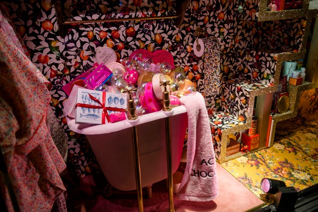 Kirakatban a karácsony