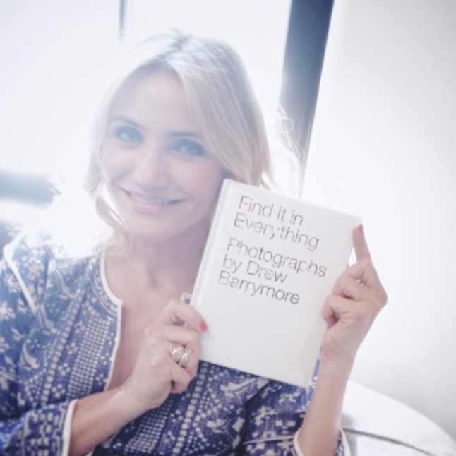 Cameron Diaz versenybe szállhatna Taylor Swifttel, hogy melyiküknek van több híres barátja. Mindenkiről beszámol képek formájában Instagram profilján. @camerondiaz