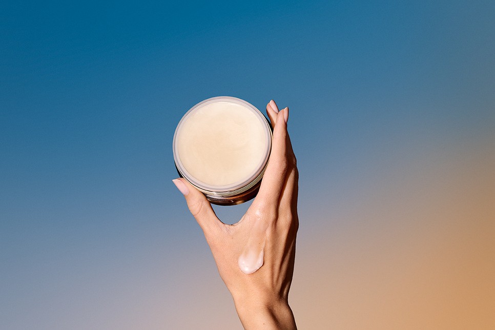 FL23 DIGITAL ANR Cleansing Balm Texture on Model 10b GLOBAL R REL LR-1280x1280