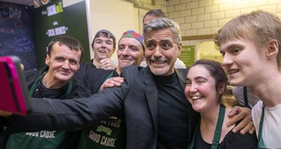 A nap képe: szelfi George Clooney-val