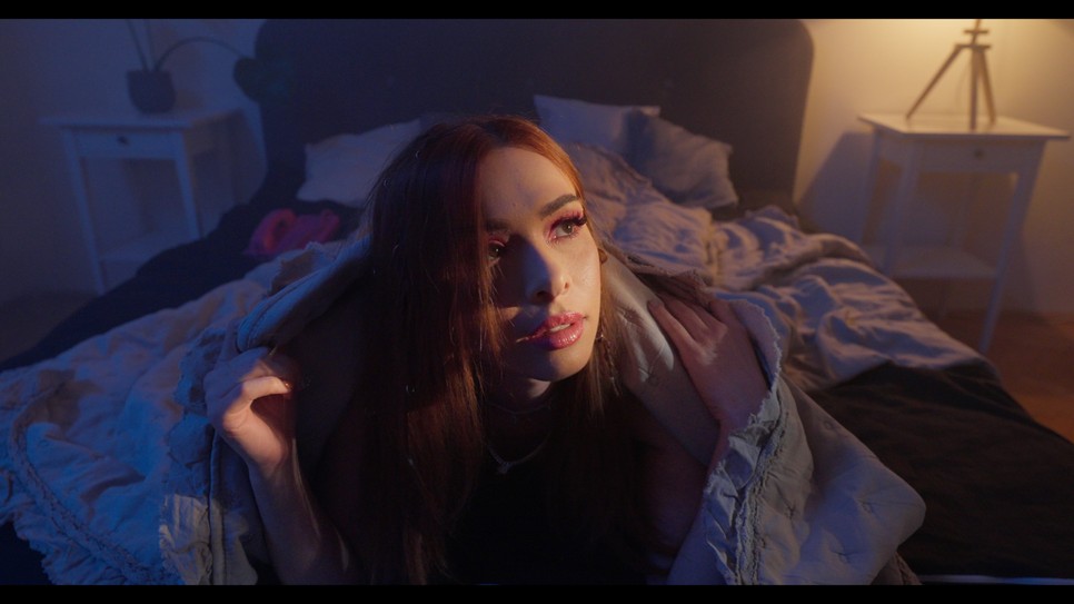 Szécsi Böbe új dala egy őszinte kitárulkozás