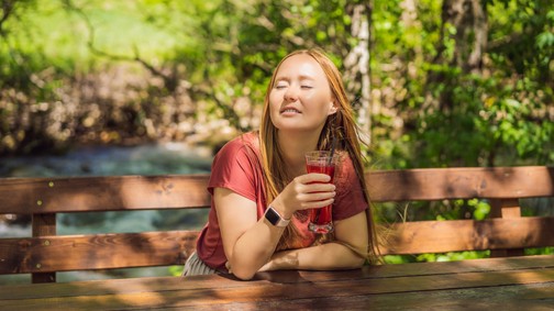 Ez történik a testeddel, ha minden lefekvés előtt meggylevet iszol egy héten át