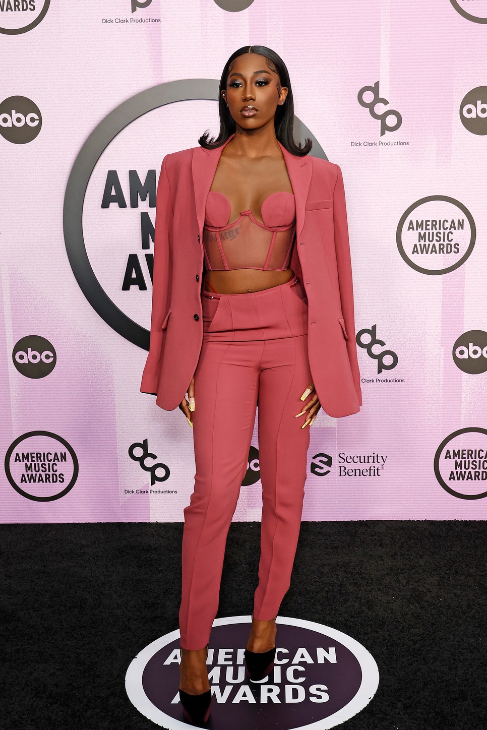 Flo Milli az AMA díjátadó vörös szőnyegén | Fotó: Frazer Harrison