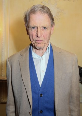 Edward Fox a Sand in the Sandwiches című darab sajtóbemutatóján, Londonban, 2017. május 31-én. A produkciót a Theatre Royal Haymarketben mutatták be, ahol Fox Sir John Betjeman brit költőt formálta meg egy egyszemélyes előadásban.