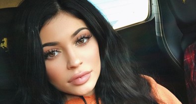 Kylie Jenner ajkai egyre vékonyabbak, ő pedig egyre jobban néz ki