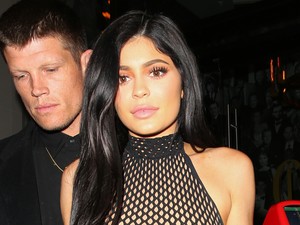 Kiakadtak a követői Kylie Jenner retusált szelfijén