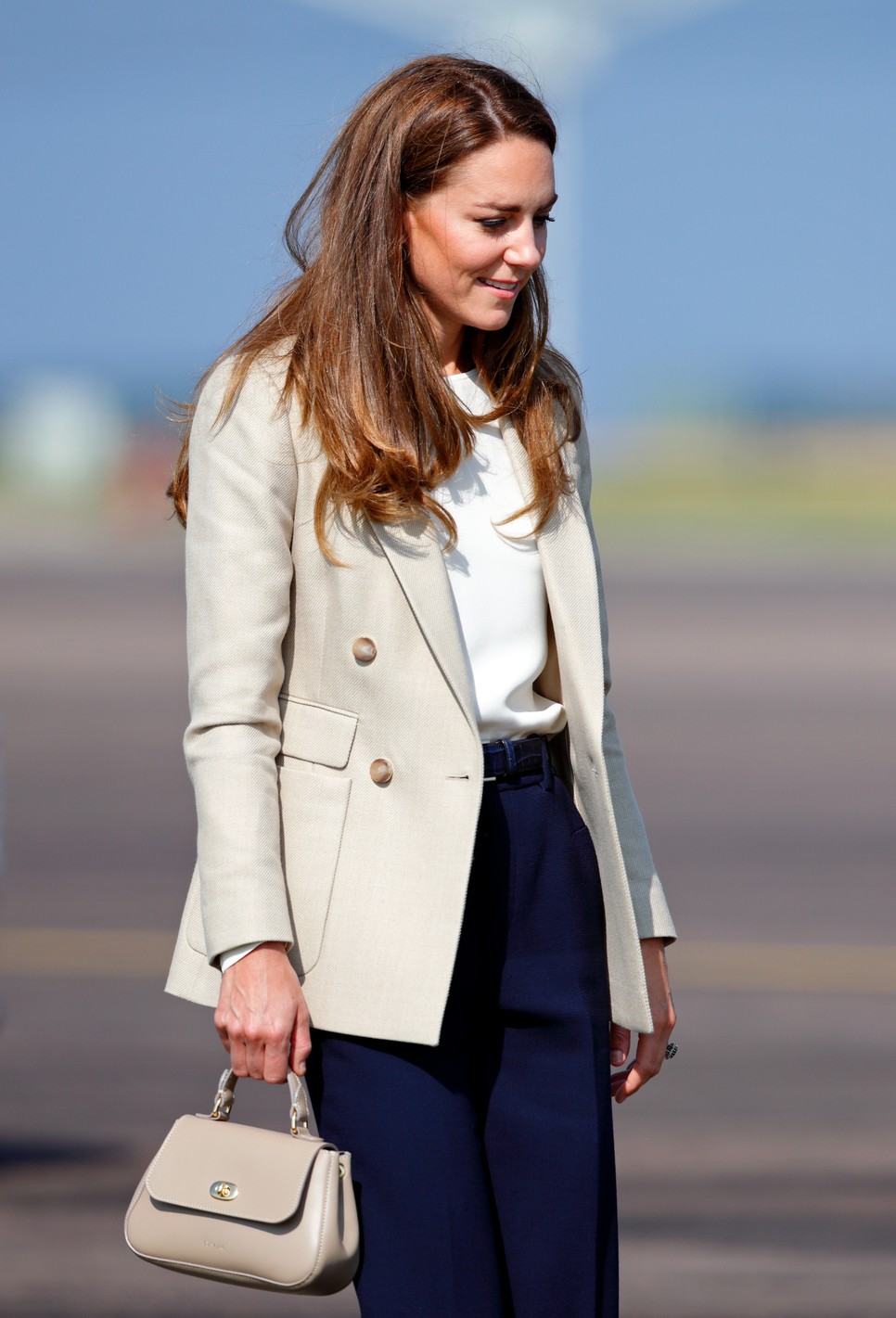 Kate Middleton visszatért a nyaralásról egy hihetetlenül sikkes szettben