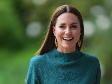 5 kivételes alkalom, amikor Katalin hercegné ikonikus loknijai helyett szögegyenes hajjal ragyogott