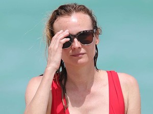 Ilyen dögös Diane Kruger piros, Baywatch fürdőruhában!