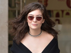 Normcore? Felejtsd el, Lorde stíluskirálynővé változott