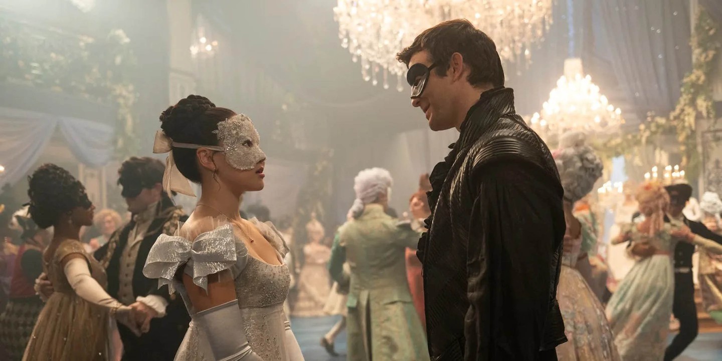 Az Ezüst Ruhás nő, Sophie a húszas évei közepe felé tart...