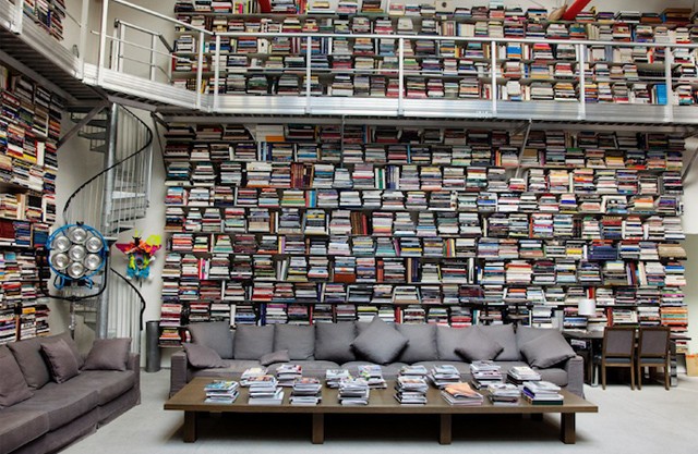 Karl Lagerfeld könyvtárának egy része