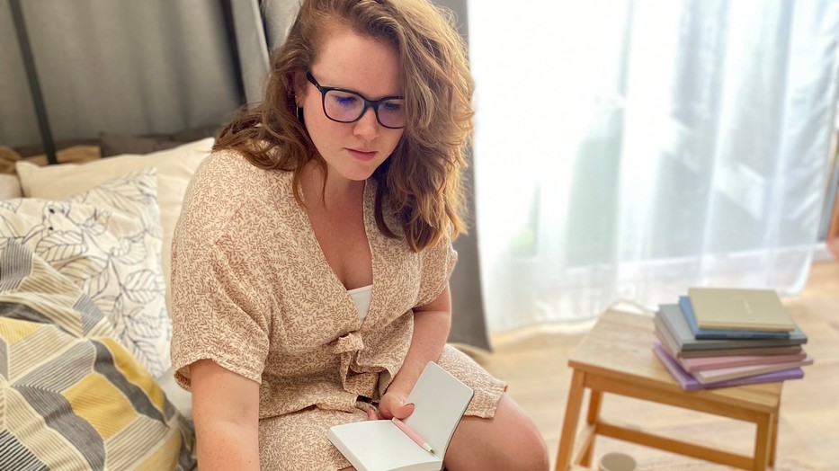 Előtérben a kényelem és a fenntarthatóság Szandra mai szettjében