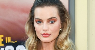 Ha valami szuperstílusosat akarsz ma látni, akkor nézd meg Margot Robbie szettjét