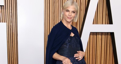 Selma Blair bottal és egy fontos üzenettel a hátán tündökölt a vörös szőnyegen