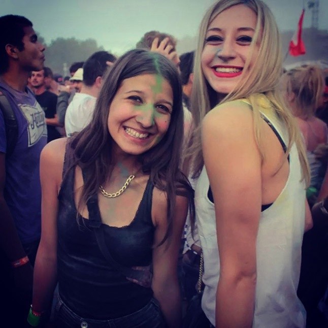 Color partizó lányok.