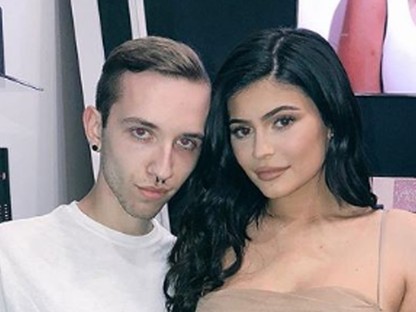 Ilyen is van! Kylie Jenner egy 2000 $-os ajándékkal lepte meg a rajongóját