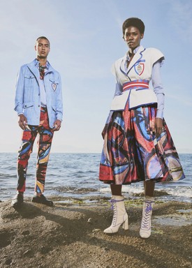 A Time Magazin a párizsi olimpia három legjobb egyenruhája közé sorolta a Haiti Köztársaság megjelenését, nem véletlenül. A mesteri rétegezés, a részletek és az egyedi sziluettek, elképesztően menő végeredményt mutatnak Stella Jean tervezésében. Kreativitás, művészet, történelem, és kézművesség tökéletes találkozása.