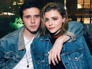 100% romantika: a tiniálompár, Brooklyn Beckham és a barátnője összeöltöztek