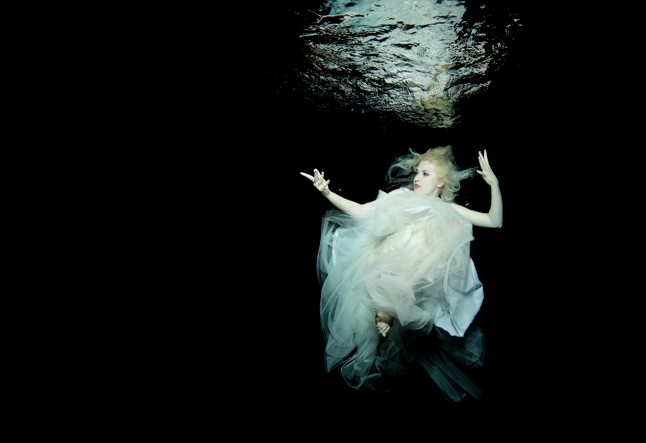 Csíz és víz- Csodás fotók a felszín alatt