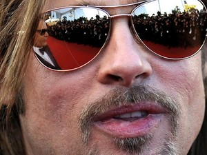 Brad Pitt még mindig szívdöglesztő