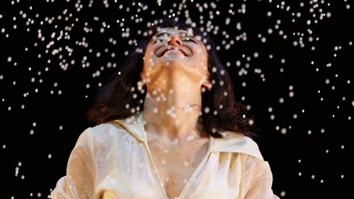 Kultúrprogram októberre: Kortárs táncdarab mesél a női személyiségfejlődés fázisairól