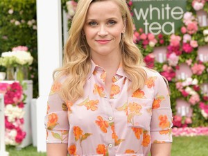 Reese Witherspoon felvette A TÖKÉLETES fekete ruhát