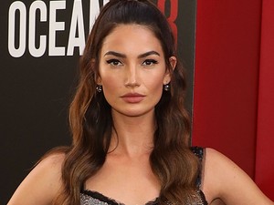 Azta! Lily Aldridge PLATINASZŐKE hajszínre váltott
