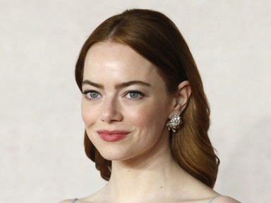Ez tényleg Emma Stone? Még sosem sosem viselt ennyire merész ruhát!